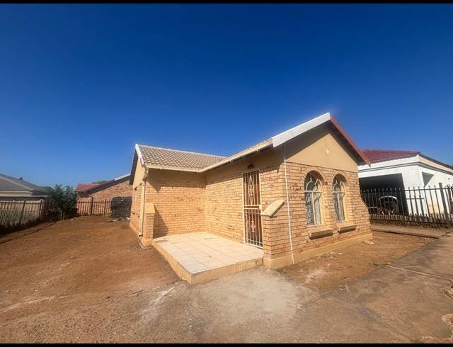 3 BEDROOM HOUSE TO LET IN VISTA PARK
